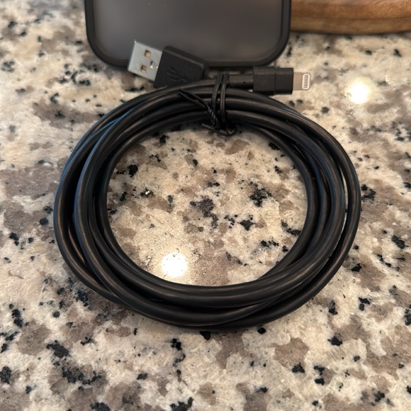 MagSafe Case with Charging Cable Black. - Picture 2 of 6